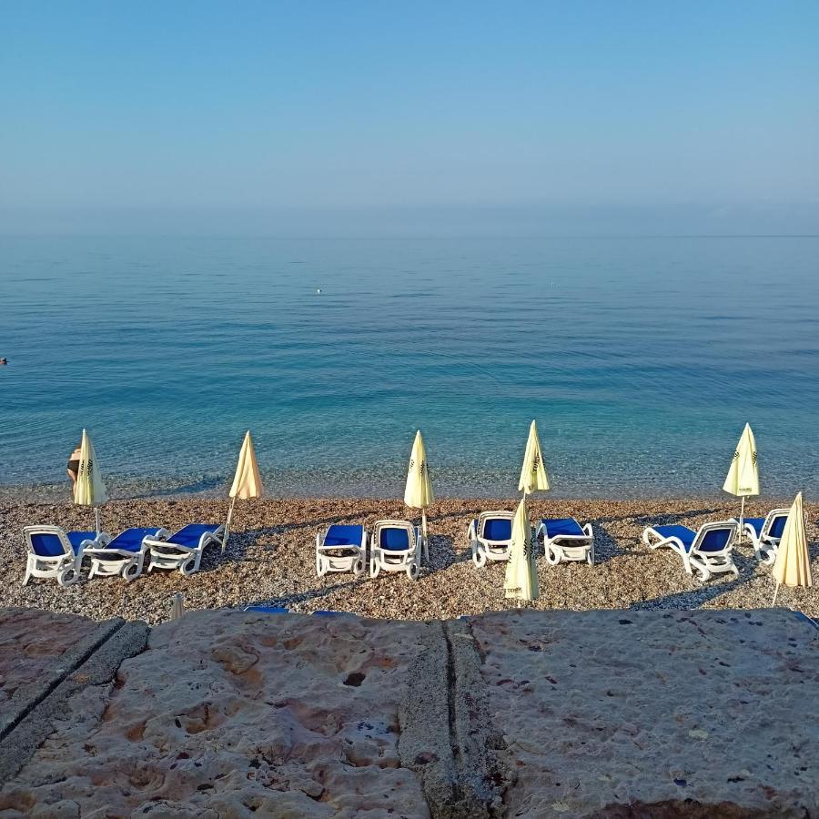 Anika Hotel Sutomore Bagian luar foto