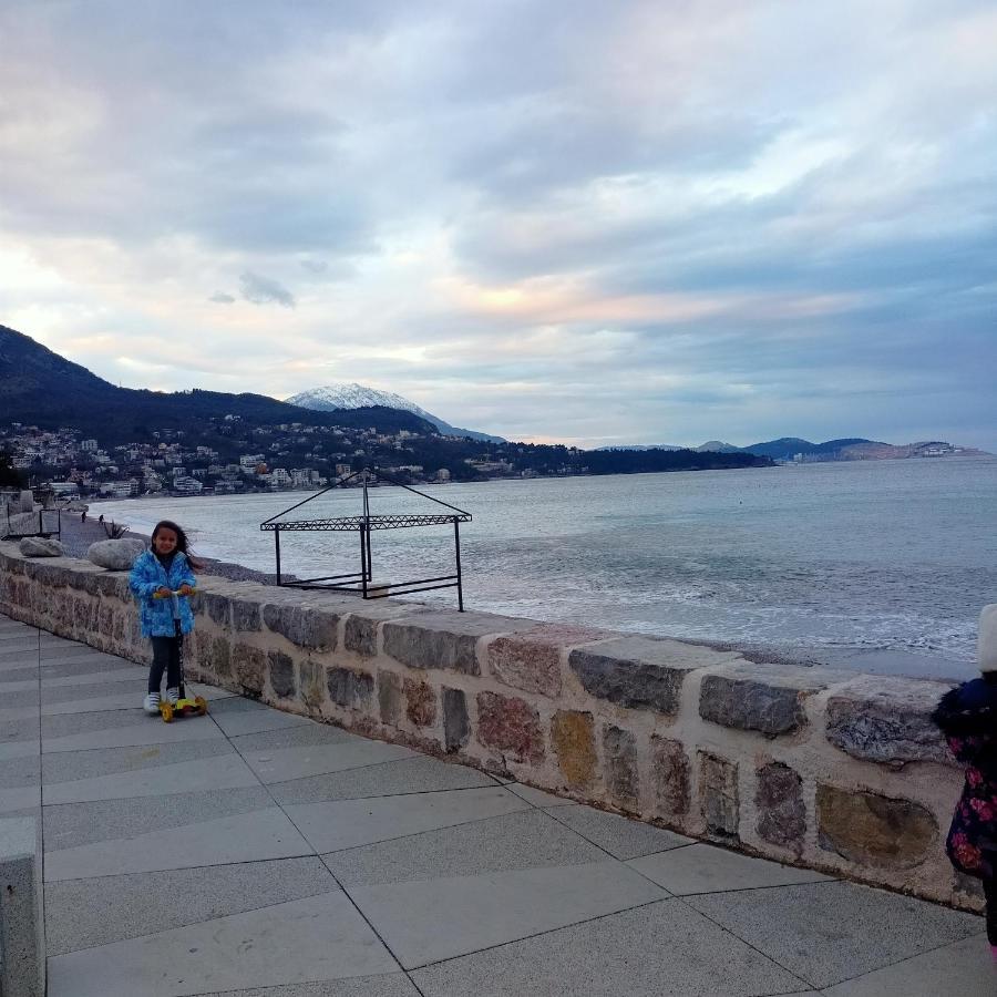 Anika Hotel Sutomore Bagian luar foto