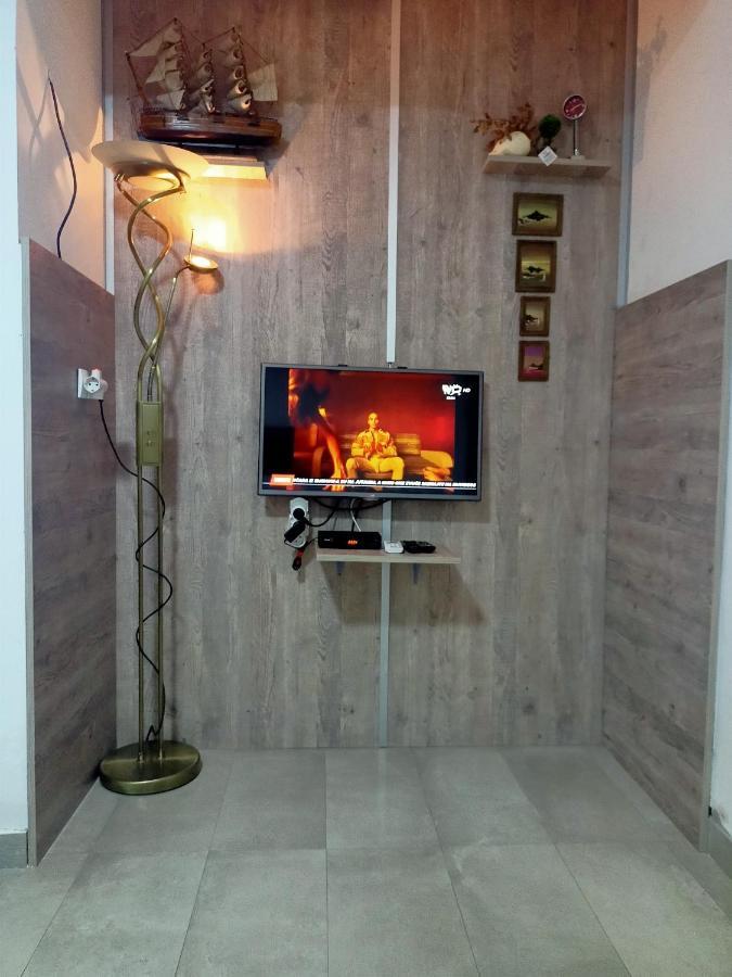 Anika Hotel Sutomore Bagian luar foto