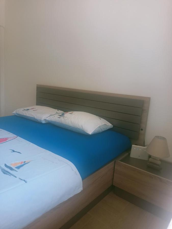 Anika Hotel Sutomore Bagian luar foto